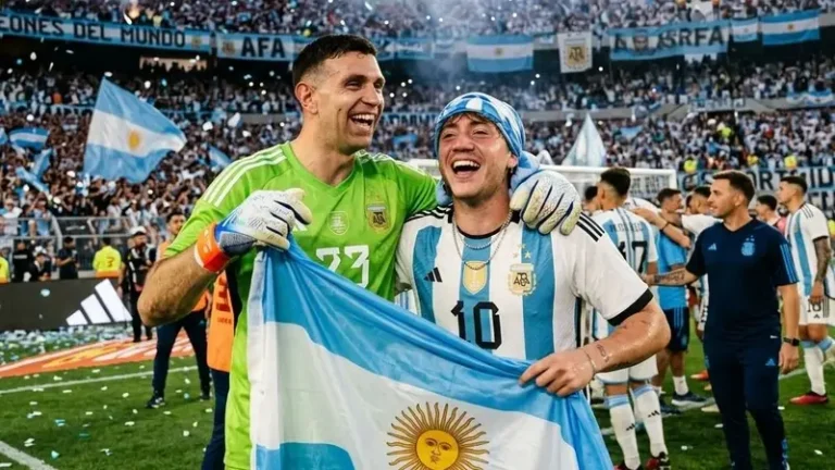Paulo Londra y el Dibu Martínez, juntos