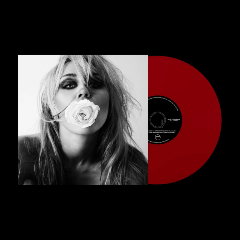 Miley estrenó Bass Persuades